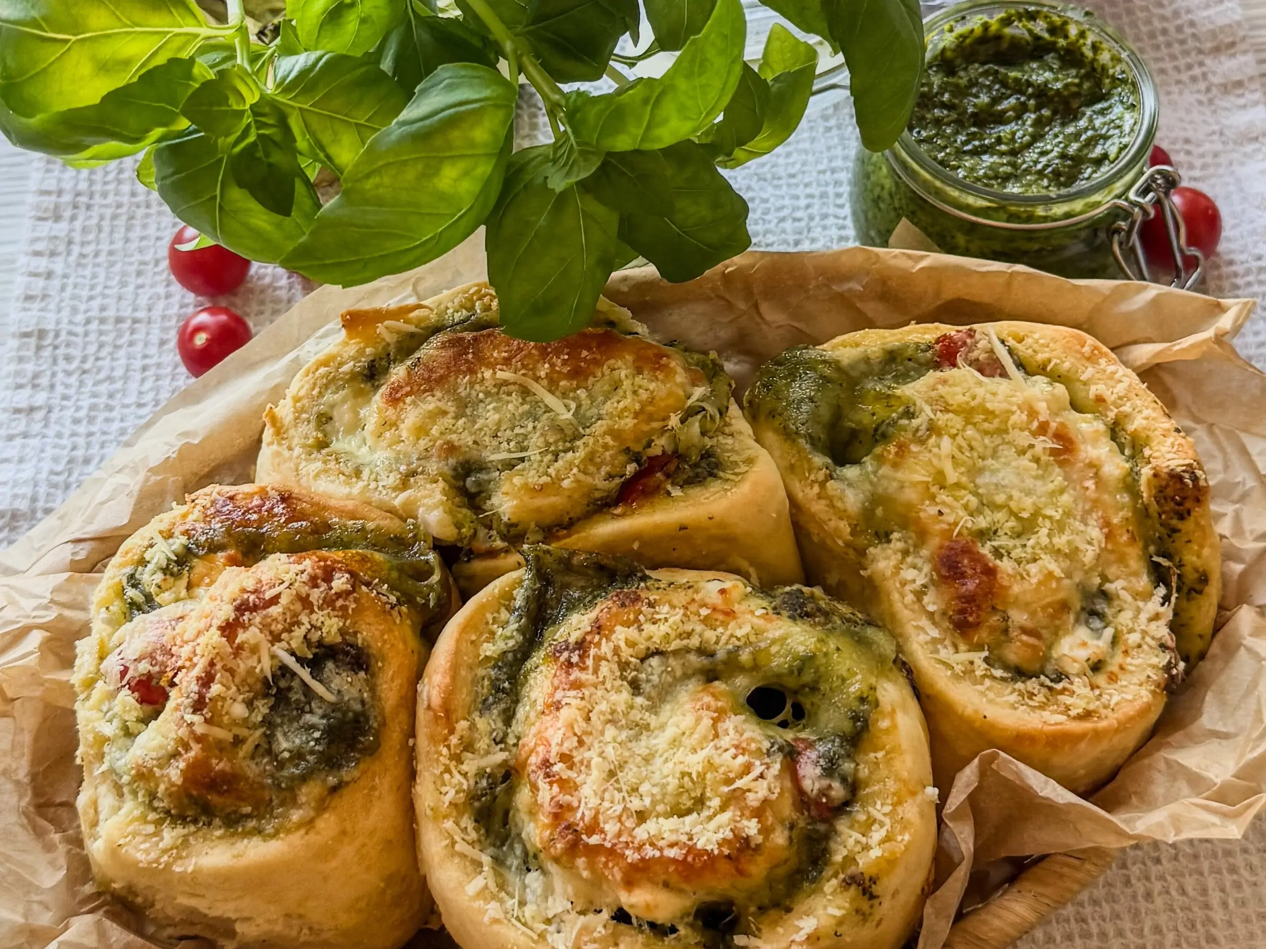 Pestos paradicsomos sajtos csiga 